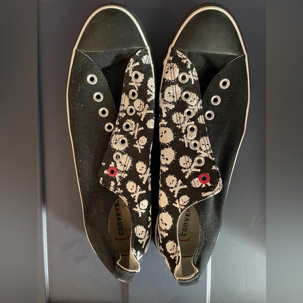 Mens size 10 converse